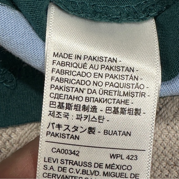 Levi's BRAND NEW with tags Vintage Fit short sleeve tee, size medium - Picture 8 of 13